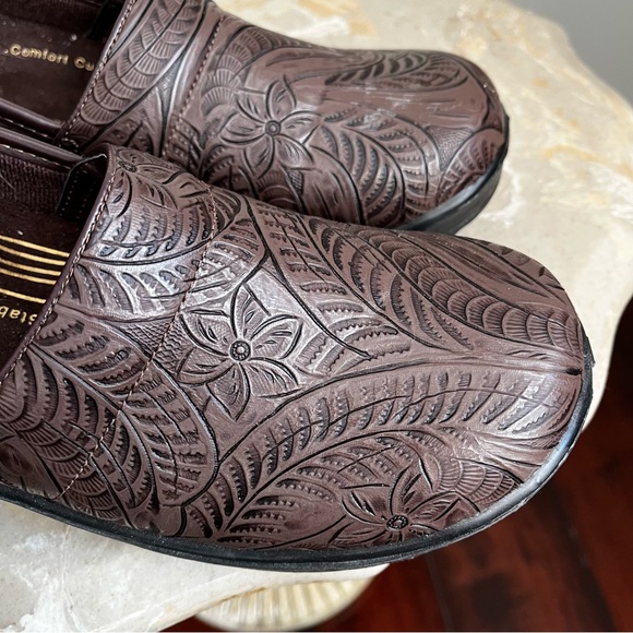 Easy Works Lyndee Women’s 9 Clog Brown Slip Resistant Work Shoe Floral Design - Picture 11 of 11